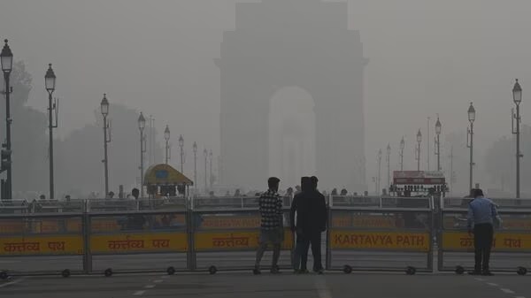Delhi Air Pollution : गैस चैंबर बनती जा रही दिल्ली, लोगों को अभी प्रदूषण से राहत नहीं...